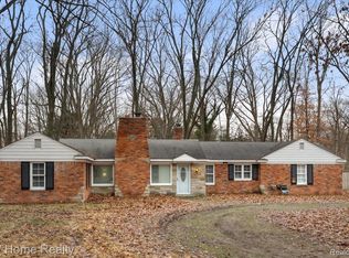 23620 Oak Glen Dr, Southfield, MI 48033