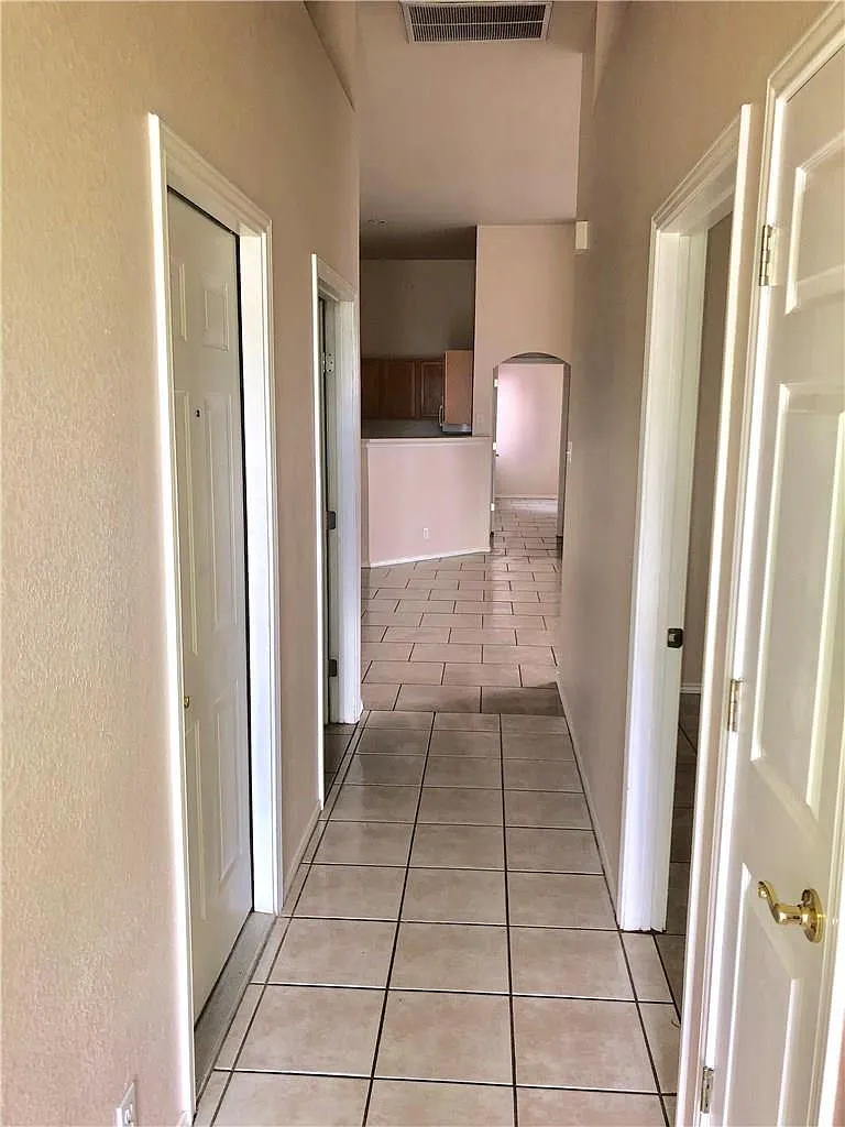 3 bed, 2.0 bath, 1265 sqft, $1,700 — Photo 2