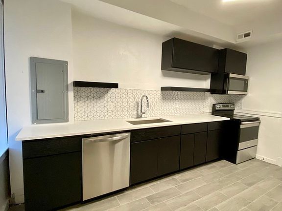 2nd image of 504 Gladstone Blvd #10