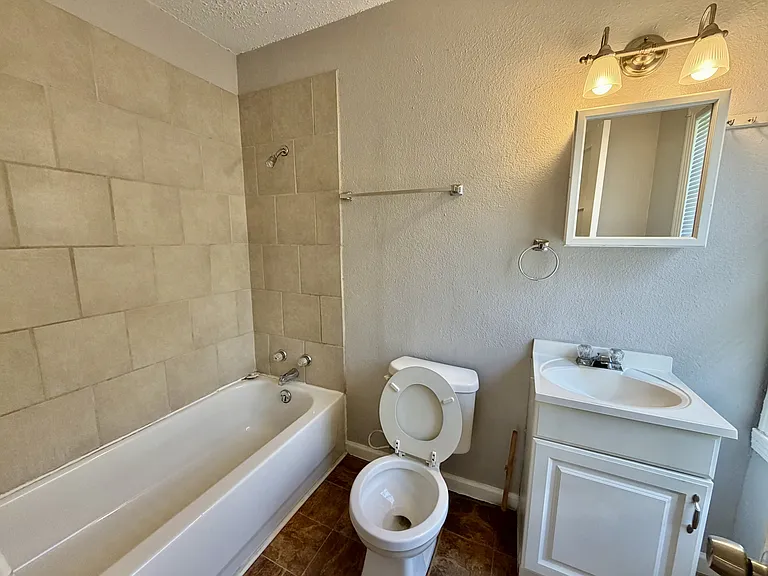 4010 Homan Ave — Photo 5