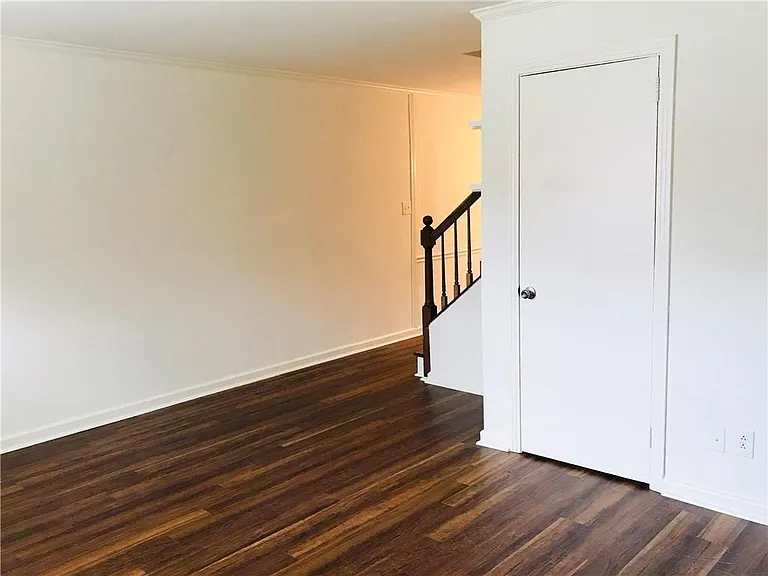 75 Roswell Ct NE — Photo 3