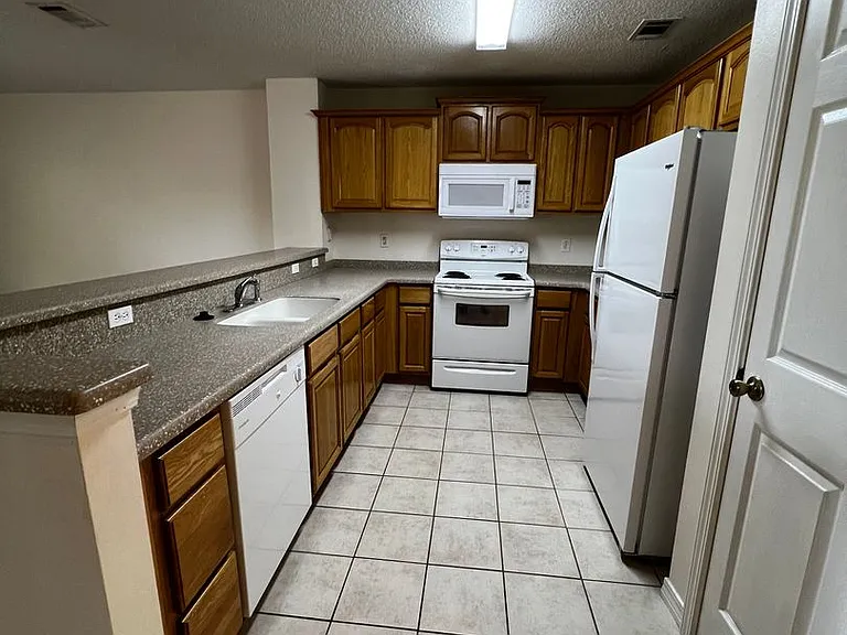 202 Johnson Ct — Photo 14