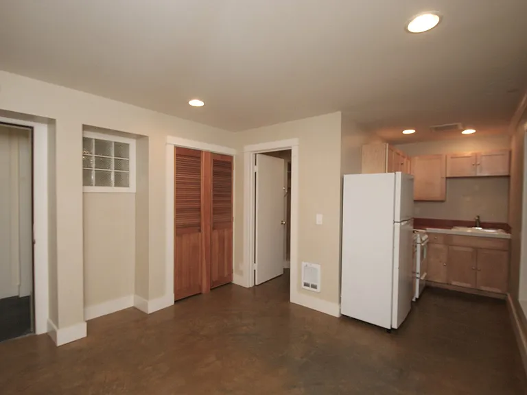 1215 E Spring St — Photo 7