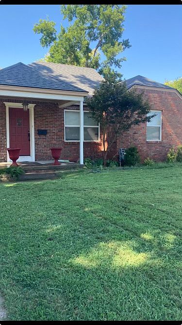 1st image of 2723 E 3rd St