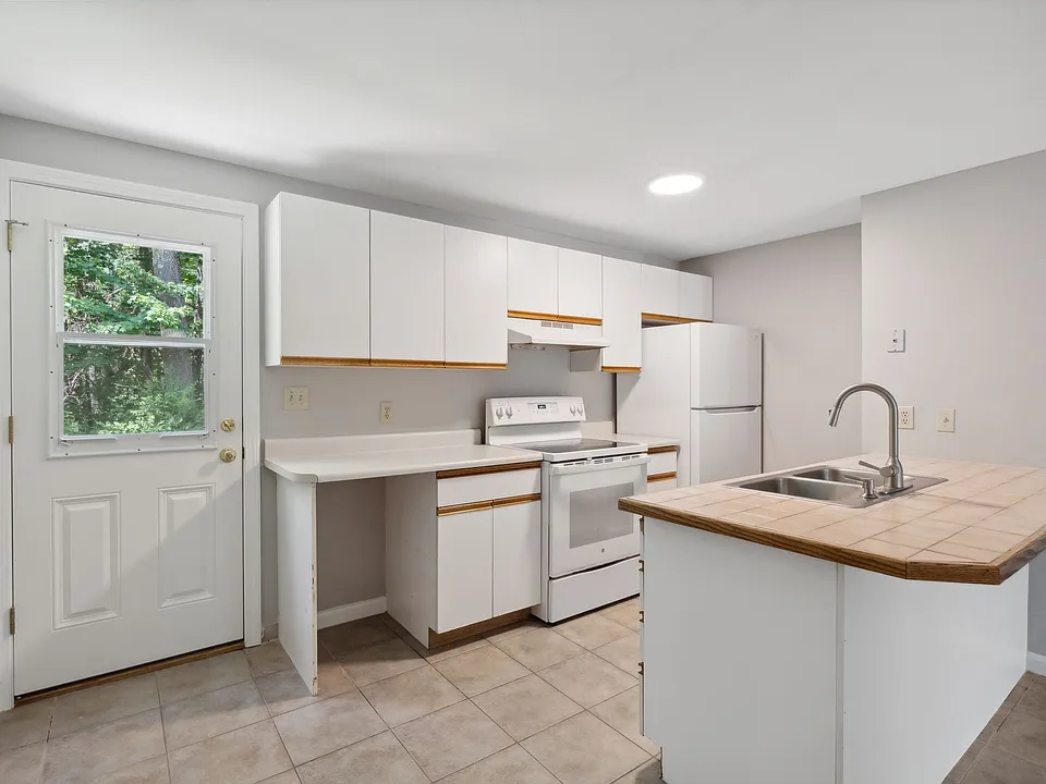 14 Rose Terrace Cir