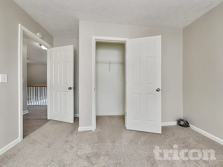 140 N Greenfield Cir — Photo 14