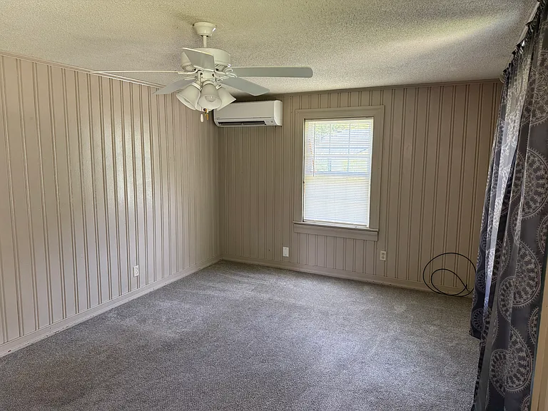 302 S Johnson St — Photo 3