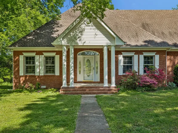 1019 Hilton Ln, Castalian Springs, TN 37031