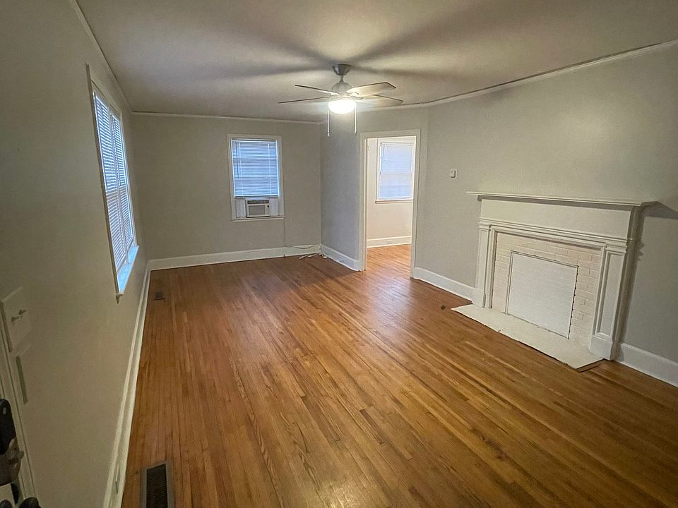 Living room with Fireplace
