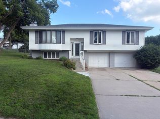 9547 Sprague St, Omaha, NE 68134