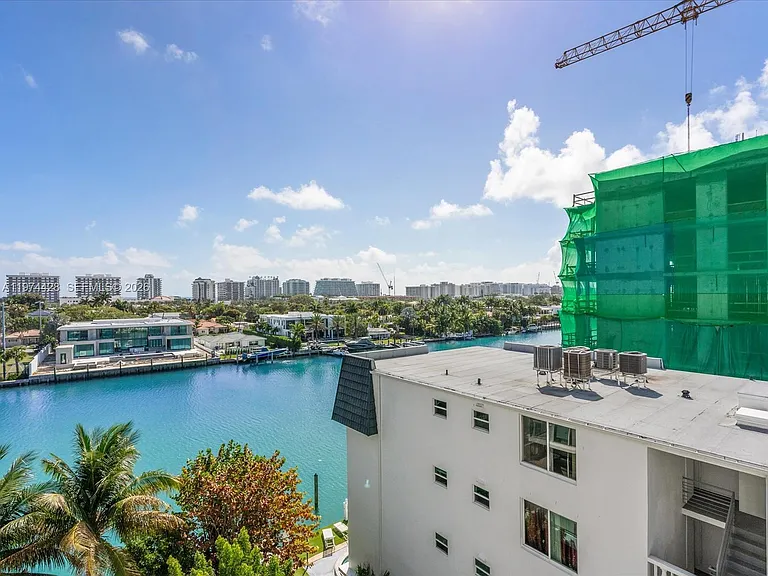 9521 E Bay Harbor Dr #705 — Photo 41