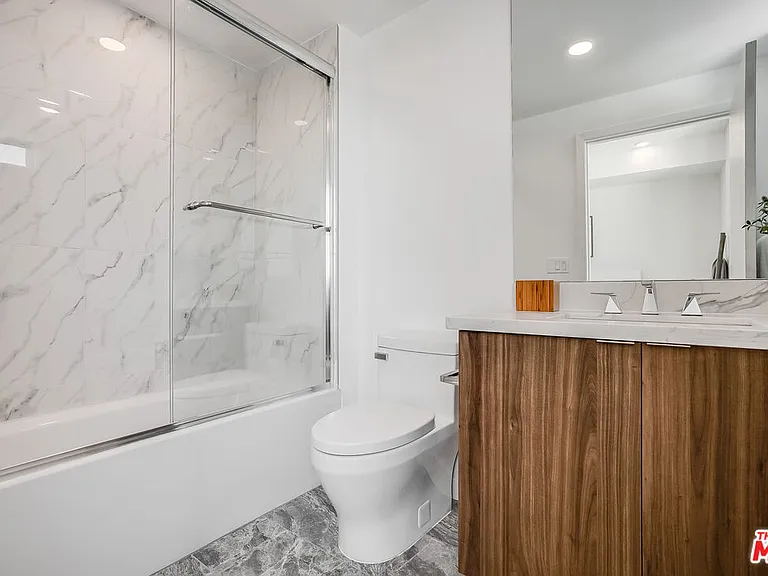 1021 S Shenandoah St #303 — Photo 12
