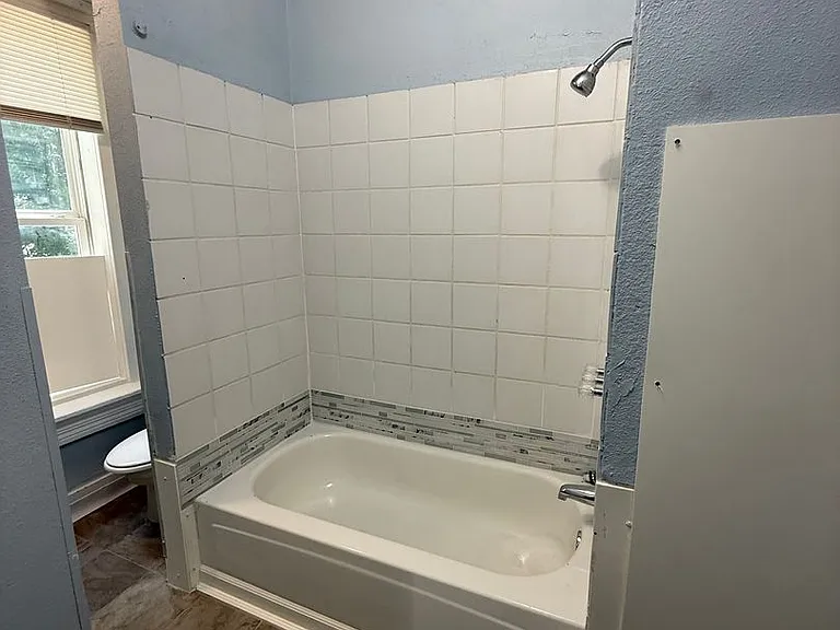 1332 Buchanan Ave — Photo 5