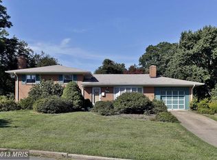 5926 Merritt Pl, Falls Church, VA 22041