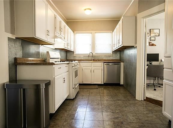 5th image of 4128 Wyoming St