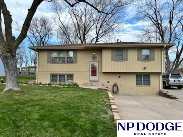 5423 S 106th St, Omaha, NE 68127