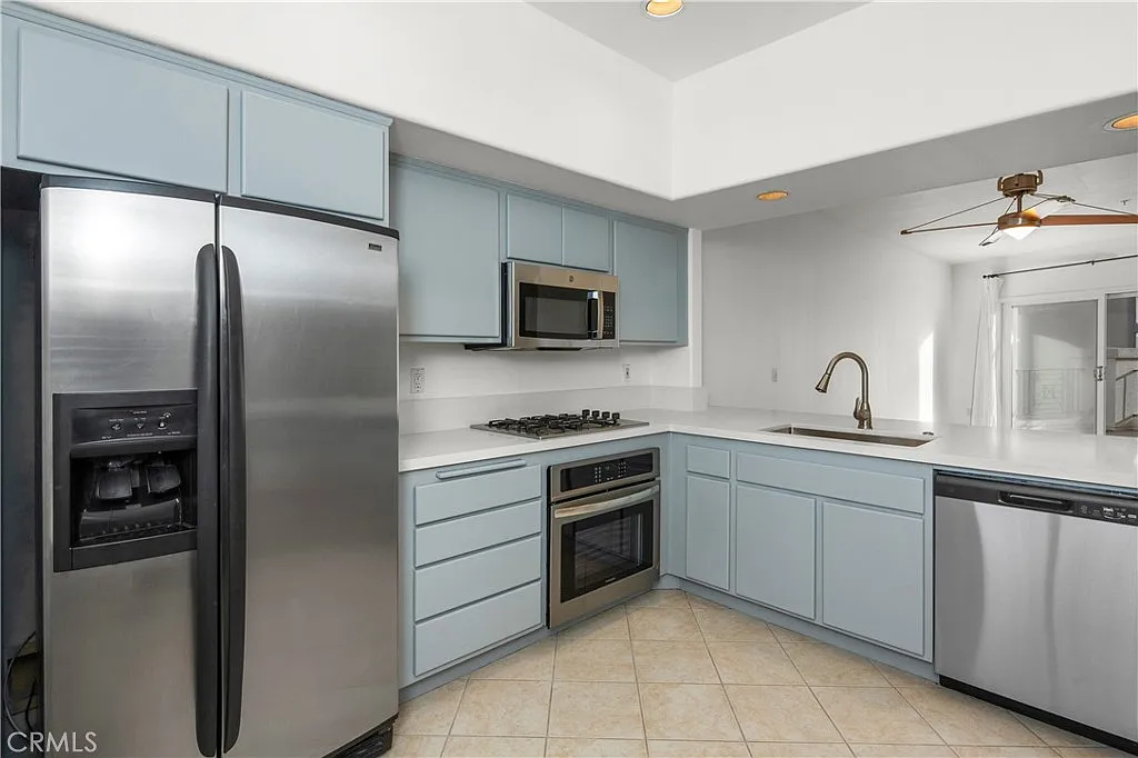 2 bed, 1181 sqft, $4,100 — Photo 4