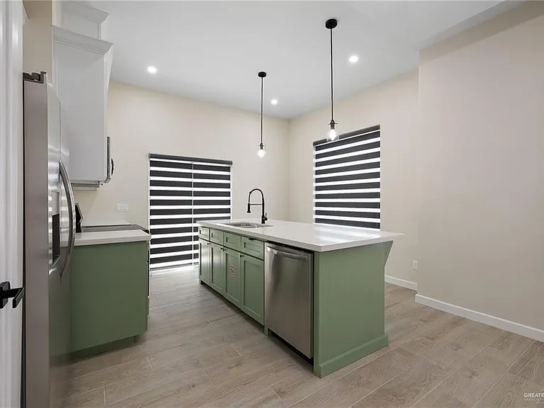 5705 Notre Dame Ave #3 — Photo 9
