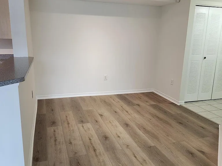 1009 Villa Ln — Photo 7