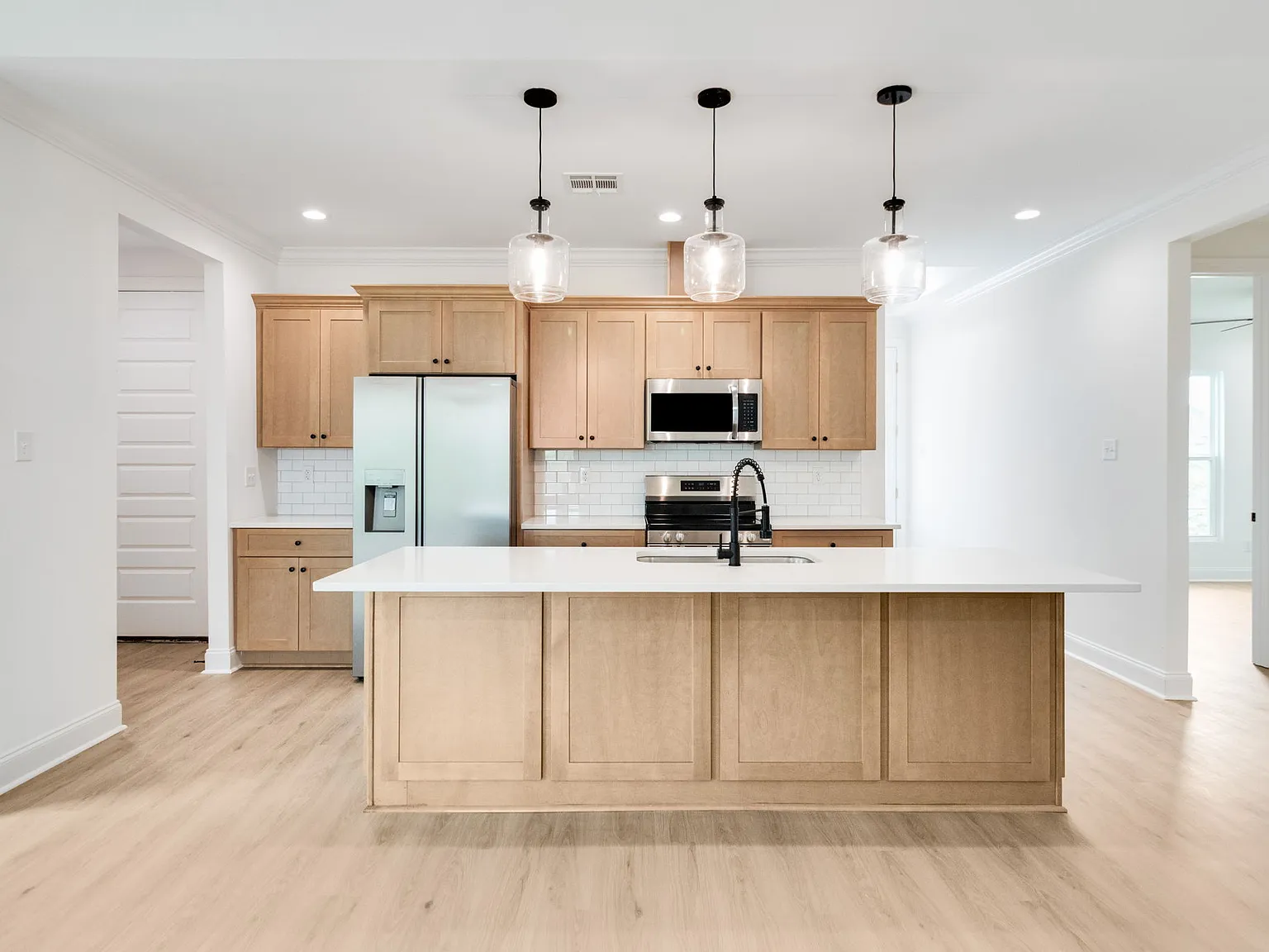 4 bed, 1700 sqft, $2,500 — Photo 4