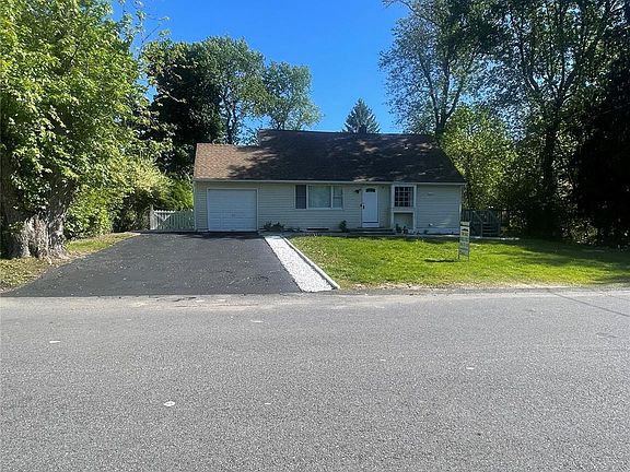 2nd image of 785 Locksley Road