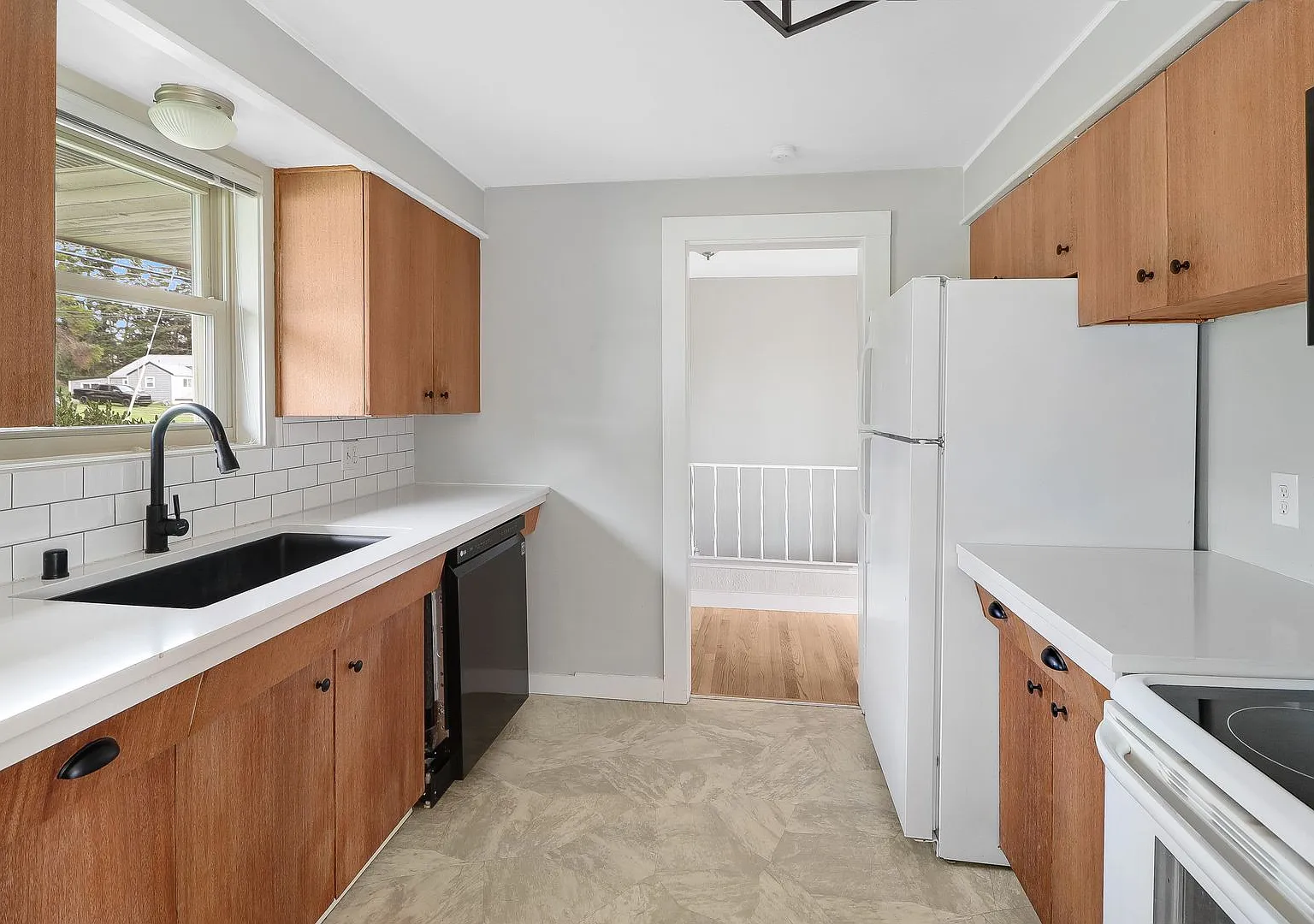3 Bed 2 Bath home — Photo 2