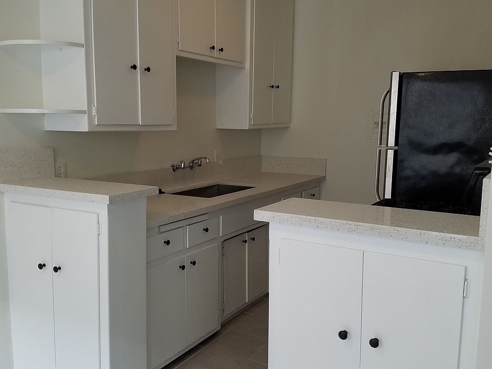 1st image of 1340 N Citrus Ave #6