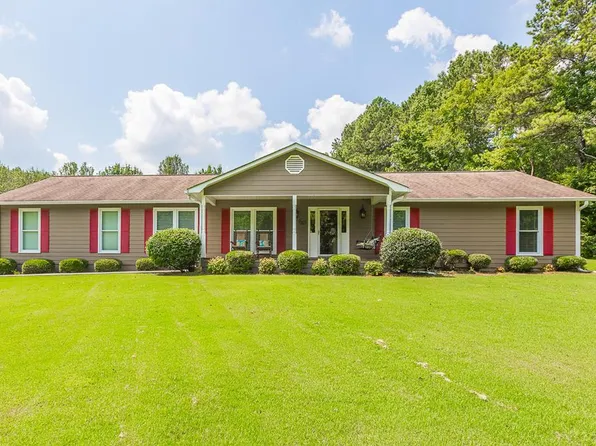 115 Crabtree Dr, Tunnel Hill, GA 30755