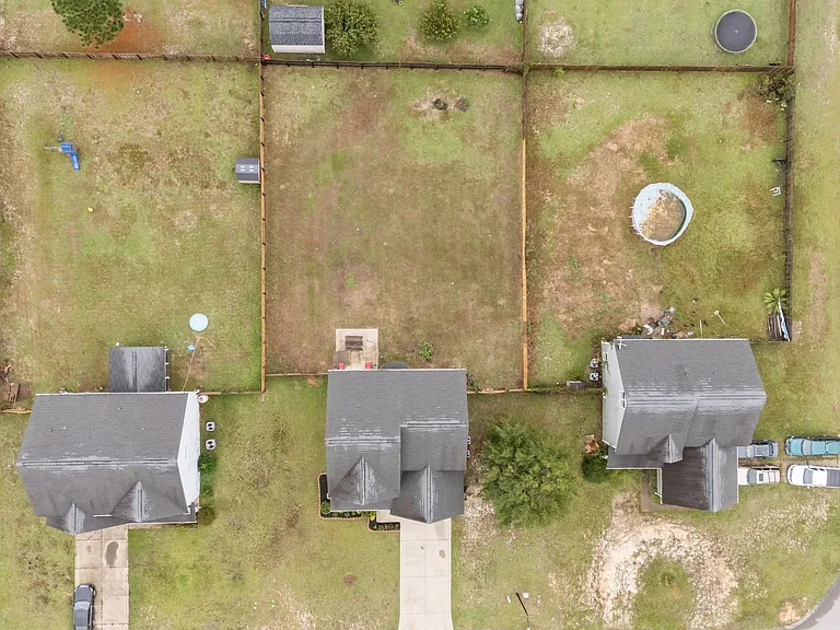 133 Lockwood Dr — Photo 3