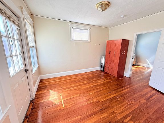 5th image of 20 Ferry St #B