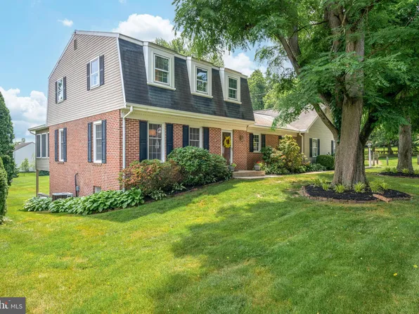 25 S Walnut St, Mountville, PA 17554