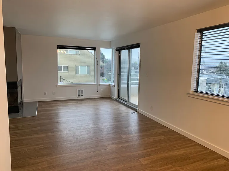 1233 Taylor Ave N — Photo 4