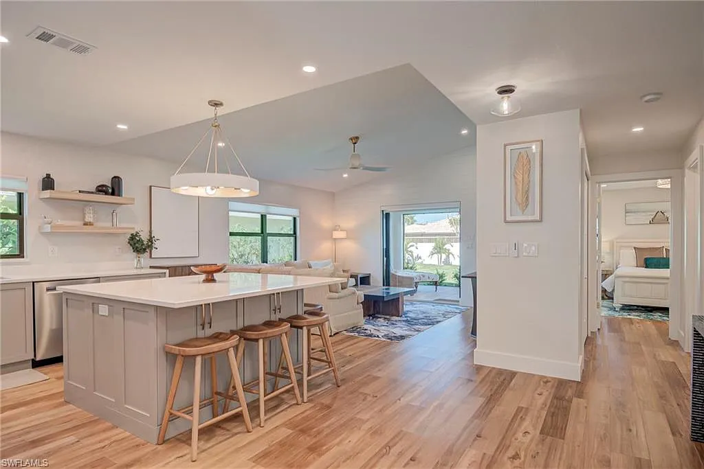 3 bed, 2.0 bath, 1322 sqft, $6,000 — Photo 3