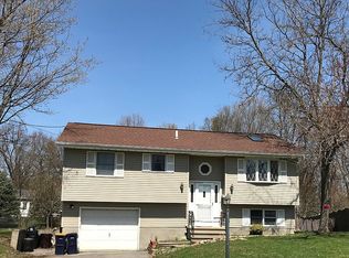 44 Arbor Dr, New Hartford, NY 13413