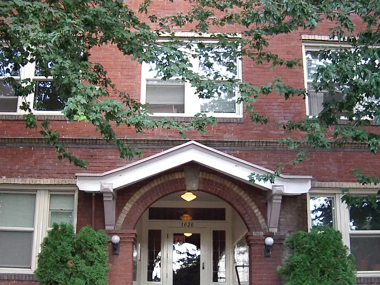 Lincoln Court — Photo 3