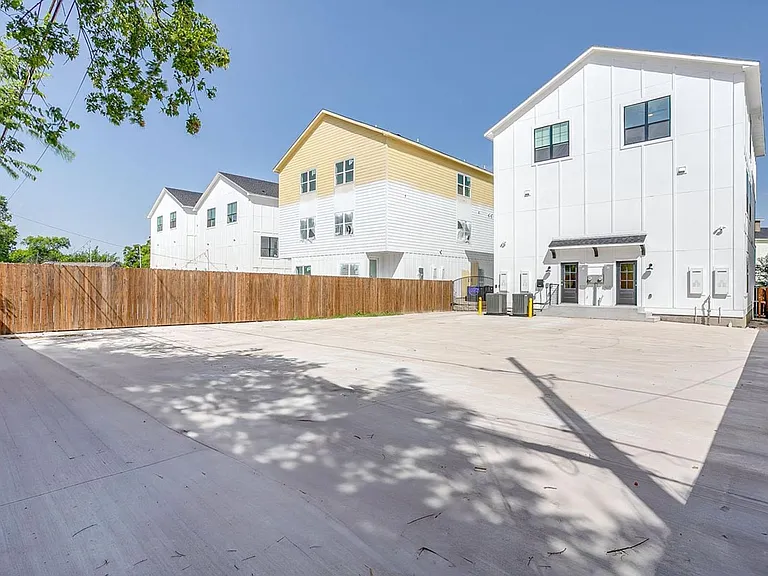 2333 Benbrook Blvd — Photo 44