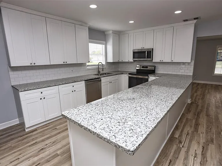 101 Bonita Ave — Photo 2