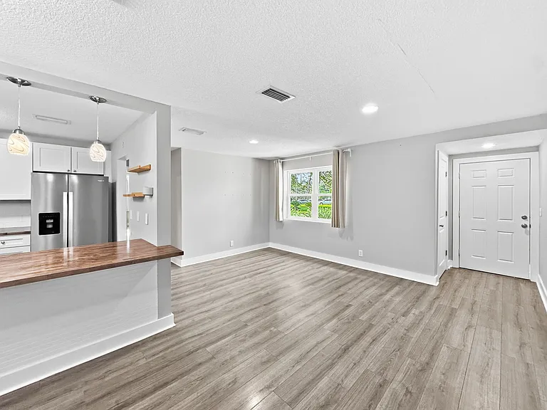 6925 Sans Souci Rd — Photo 2