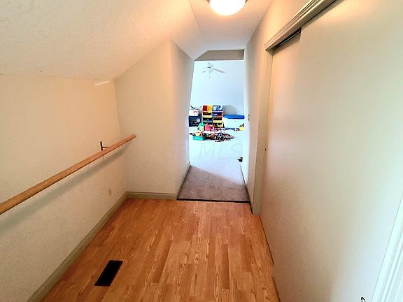 5th image of 109 Fox Den Ct