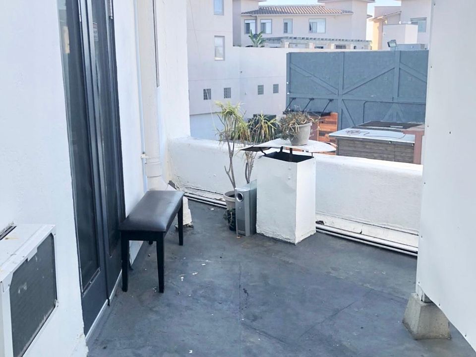 1st image of 1639 Cabrillo Ave #304