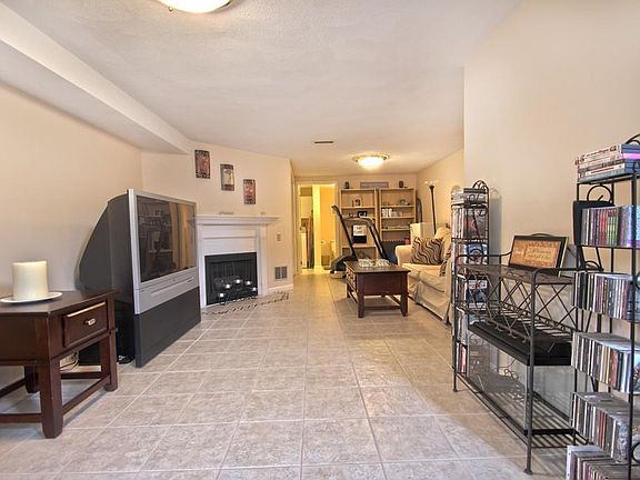 3rd image of 401 Farrwood Dr #401