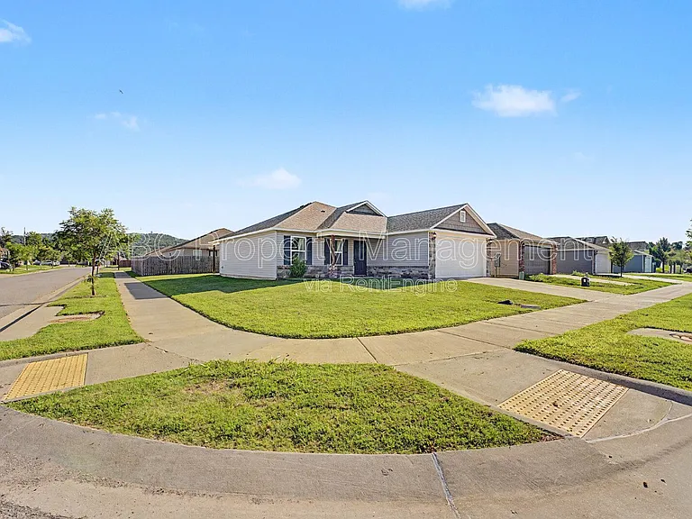 946 E Sparrow Cir — Photo 20