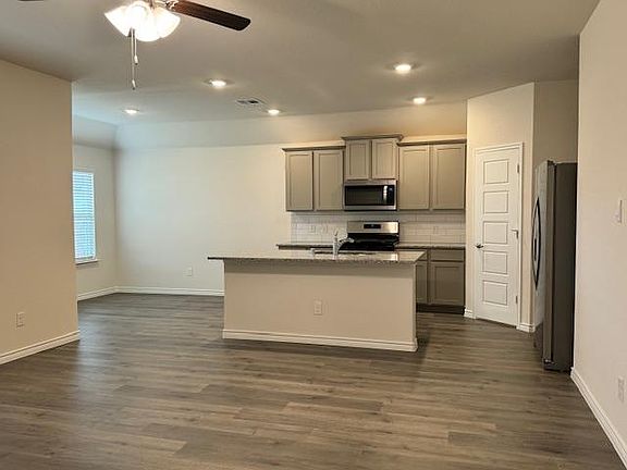 2nd image of 1002 Cottontail Dr