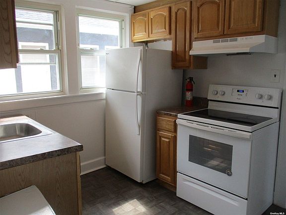 2nd image of 527 W Beech St Floor 2