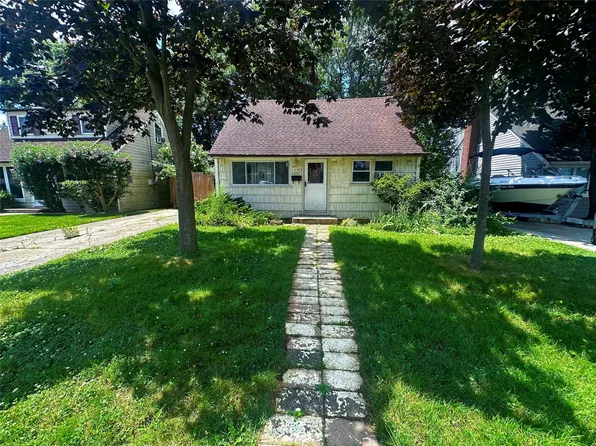 189 Trouville Road, Copiague, NY 11726