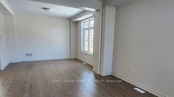 46 Sandhill Cres — Photo 4