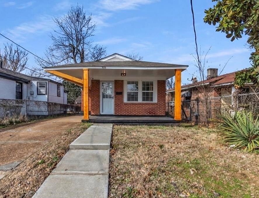 1st image of 829 Josephine St