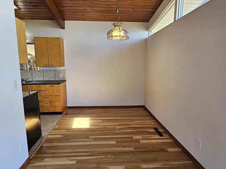1120 W 10th St — Photo 10