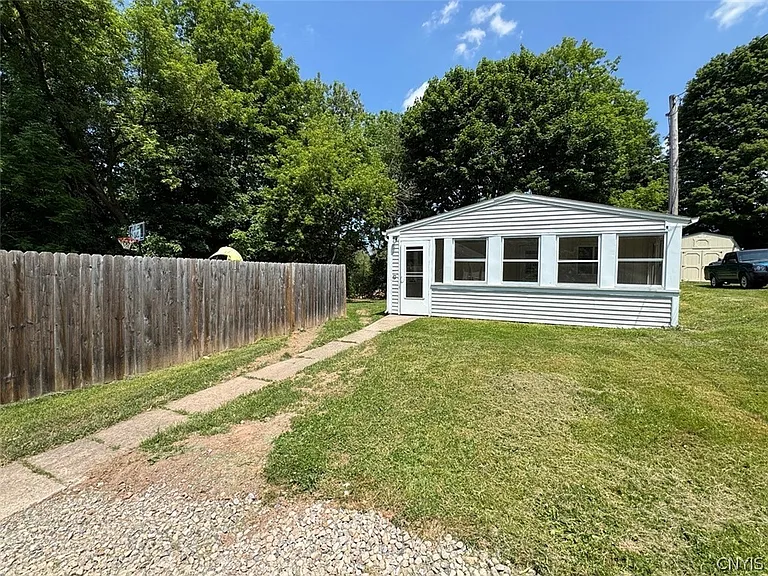 21 S Skaneateles St — Photo 23