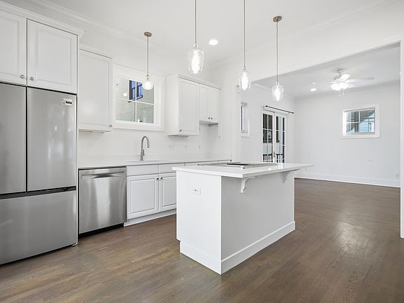 5th image of 18 Corinne St